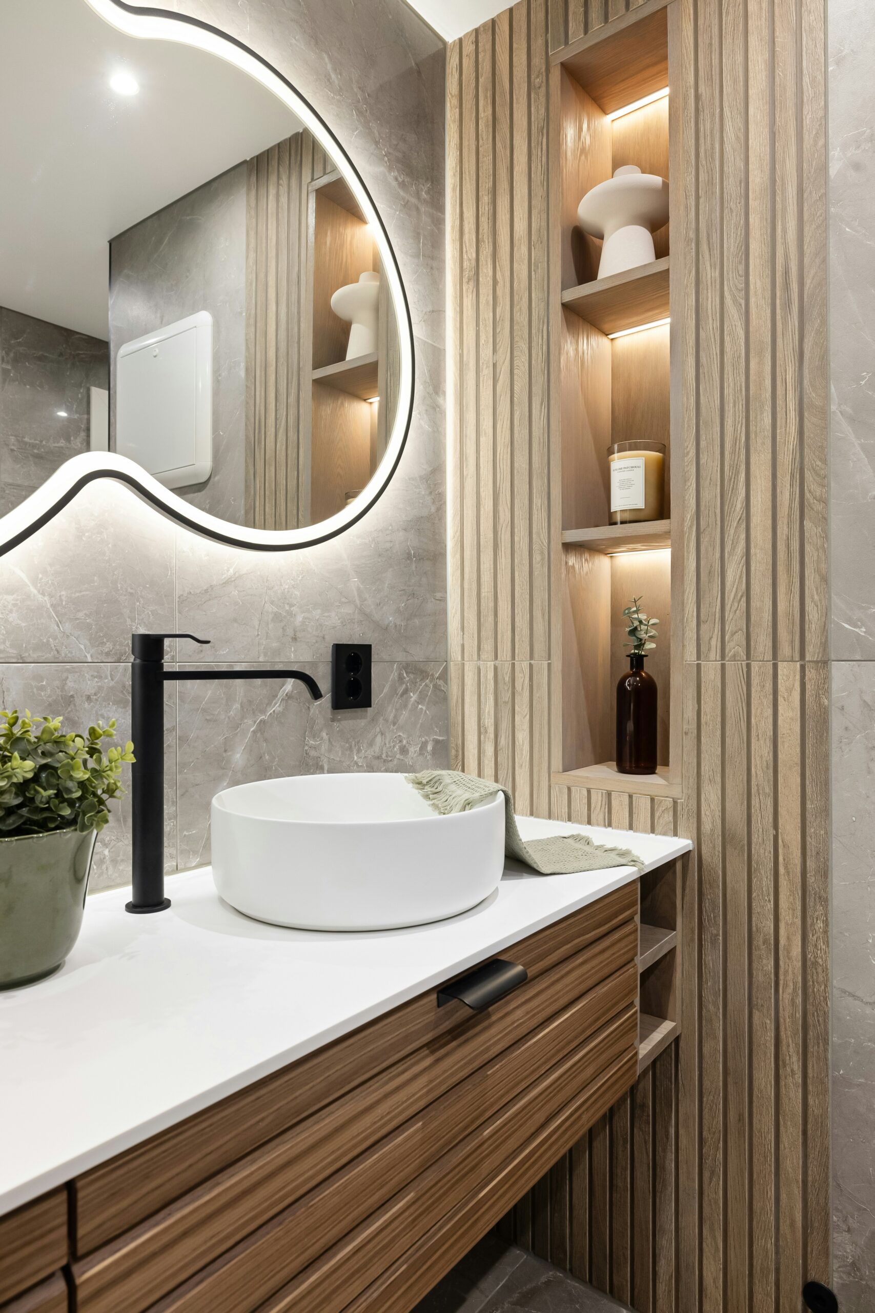 mueble de lavabo con estantes abiertos