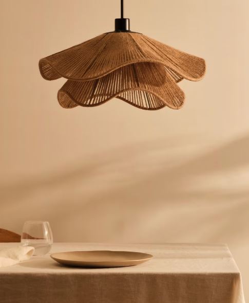 Cómo elegir una mesa de comedor Lámpara salón ondulada
